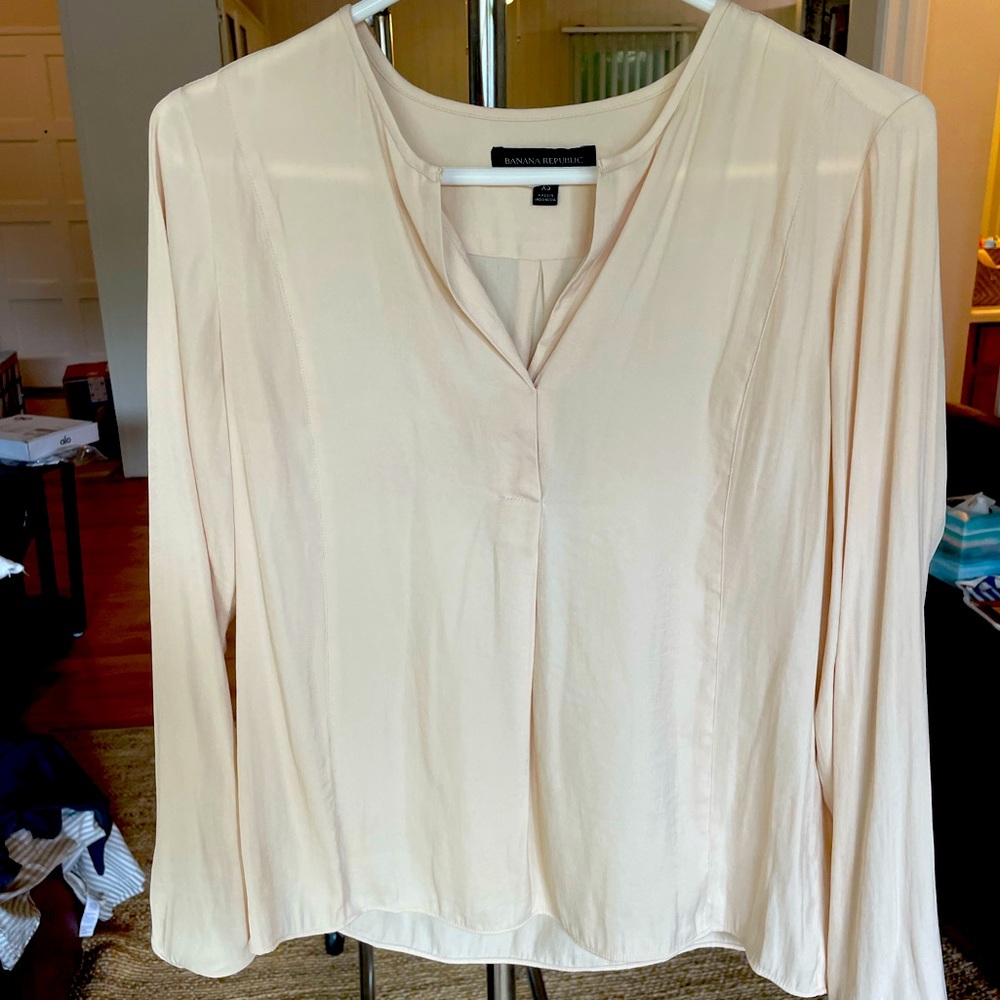 Banana republic women’s v neck blouse